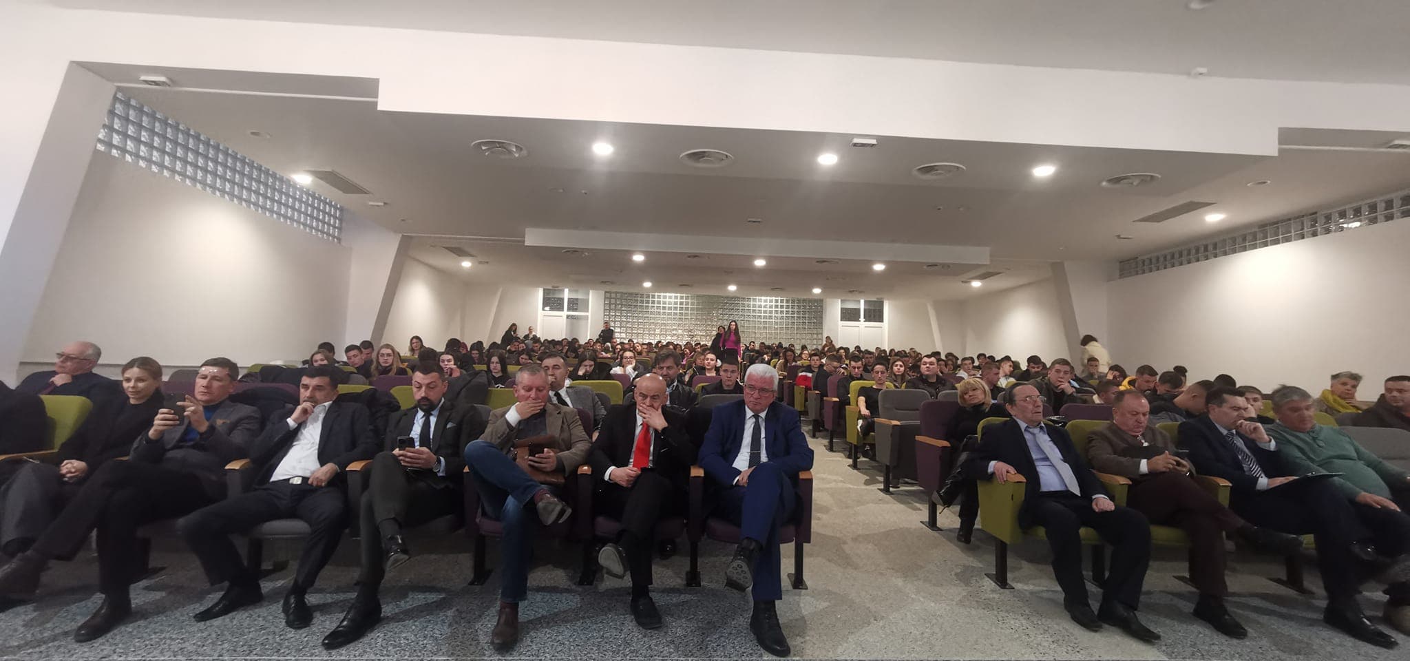 Ministar Šibonjić na Konferenciji za mlade u Travniku: Za mlade ima perspektive u BiH