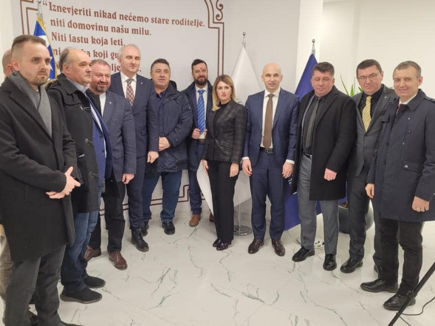 Delegacija Vlade ZDK na otvorenju međunarodne izložbe sitnih životinja u Tešnju