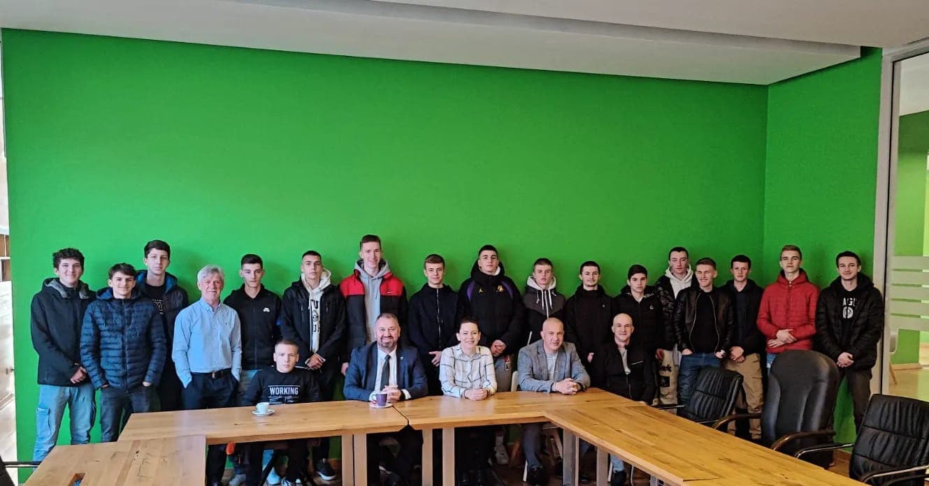 Minister Sibonjic Visited Tisakomerc d.o.o. with Students from Žepče