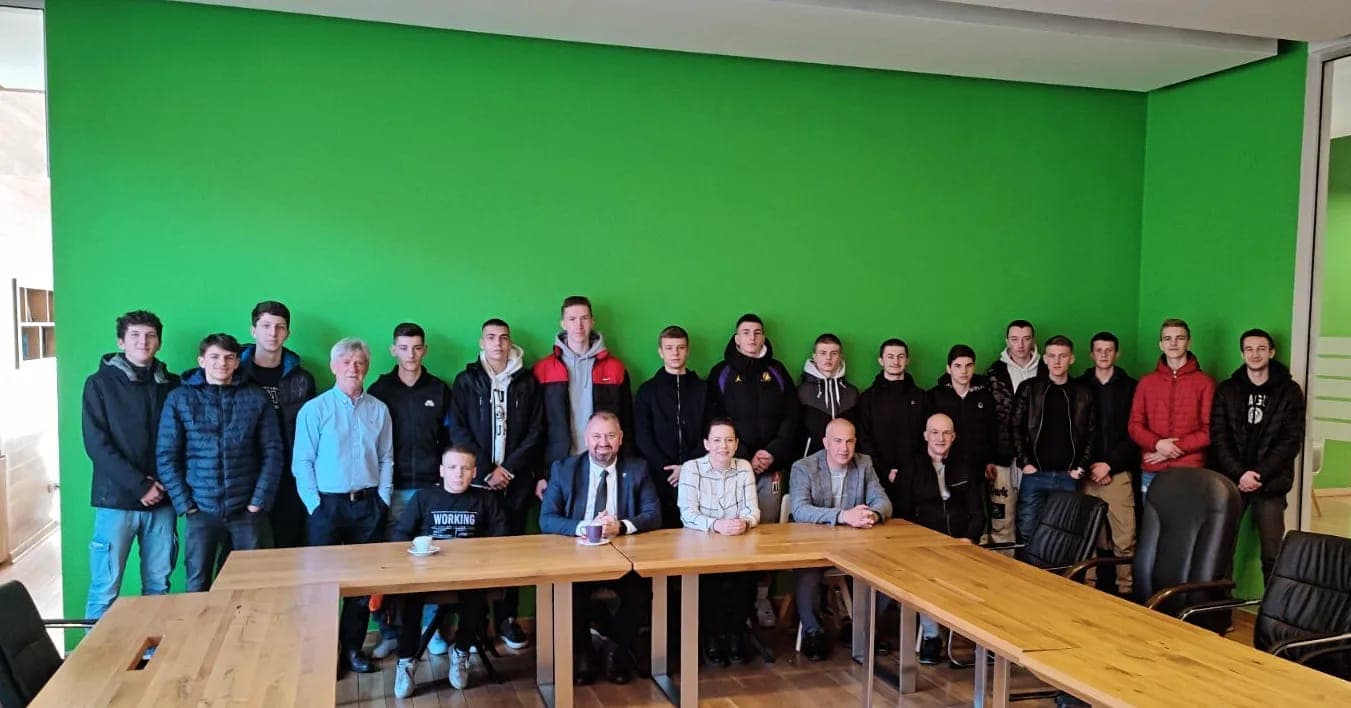 Ministar Šibonjić sa učenicima iz Žepča posjetio Tisakomerc d.o.o.