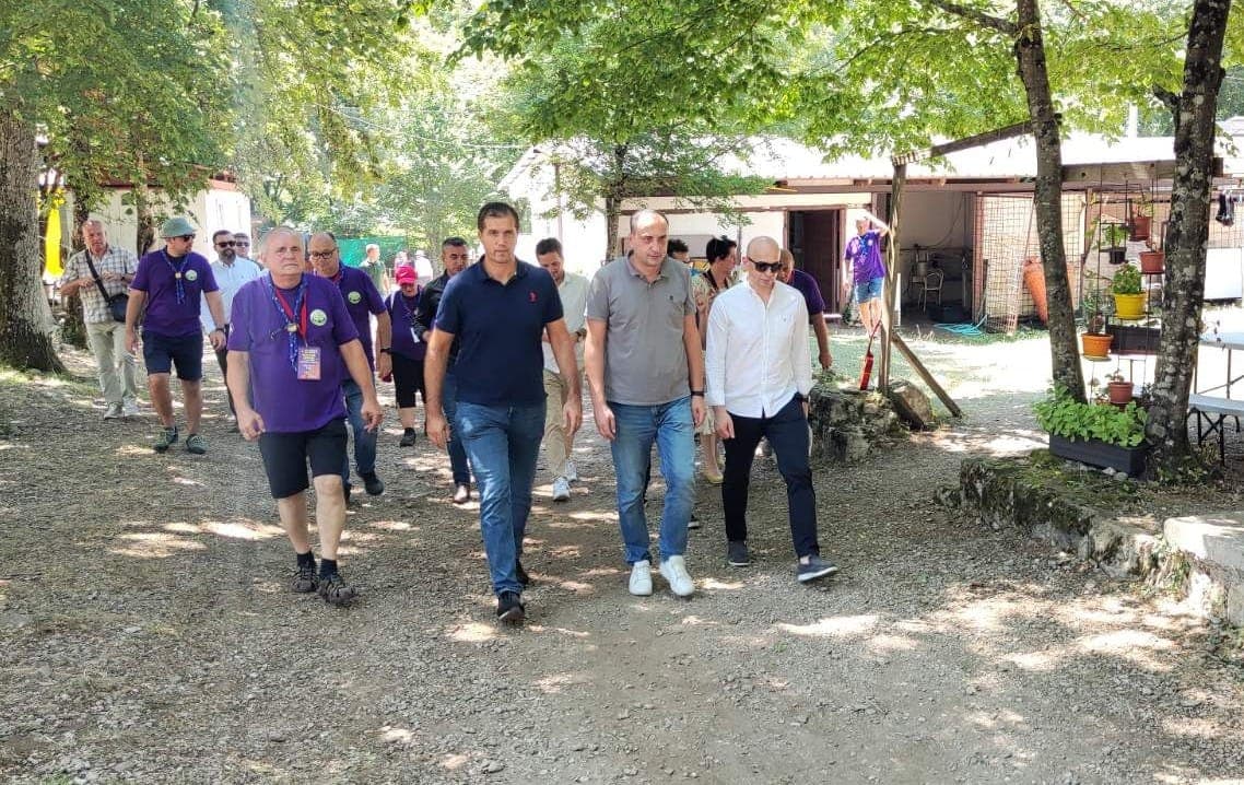 Premijer Nezir Pivić i ministri na 3. smotri SIF FBiH na Boračkom jezeru