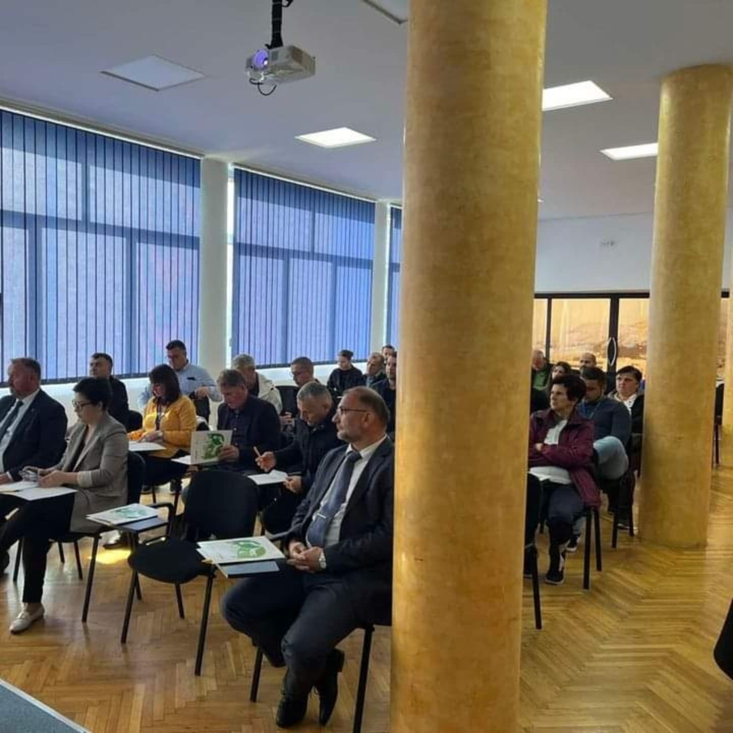 Ministar Šibonjić sa saradnicima prisustvovao radionici o razvoju privrede