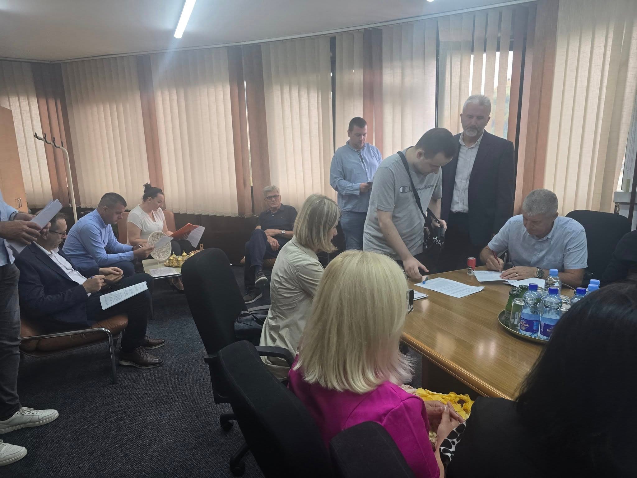 Ministarstvo privrede ZDK dodijelilo sredstva za nastup 30 firmi na sajmovima u Tešnju i Zenici