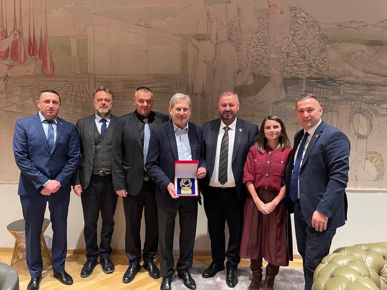 Johannes Hahn, u Beču, je primio  ministra Šibonjića i delegaciju ZEPS-a