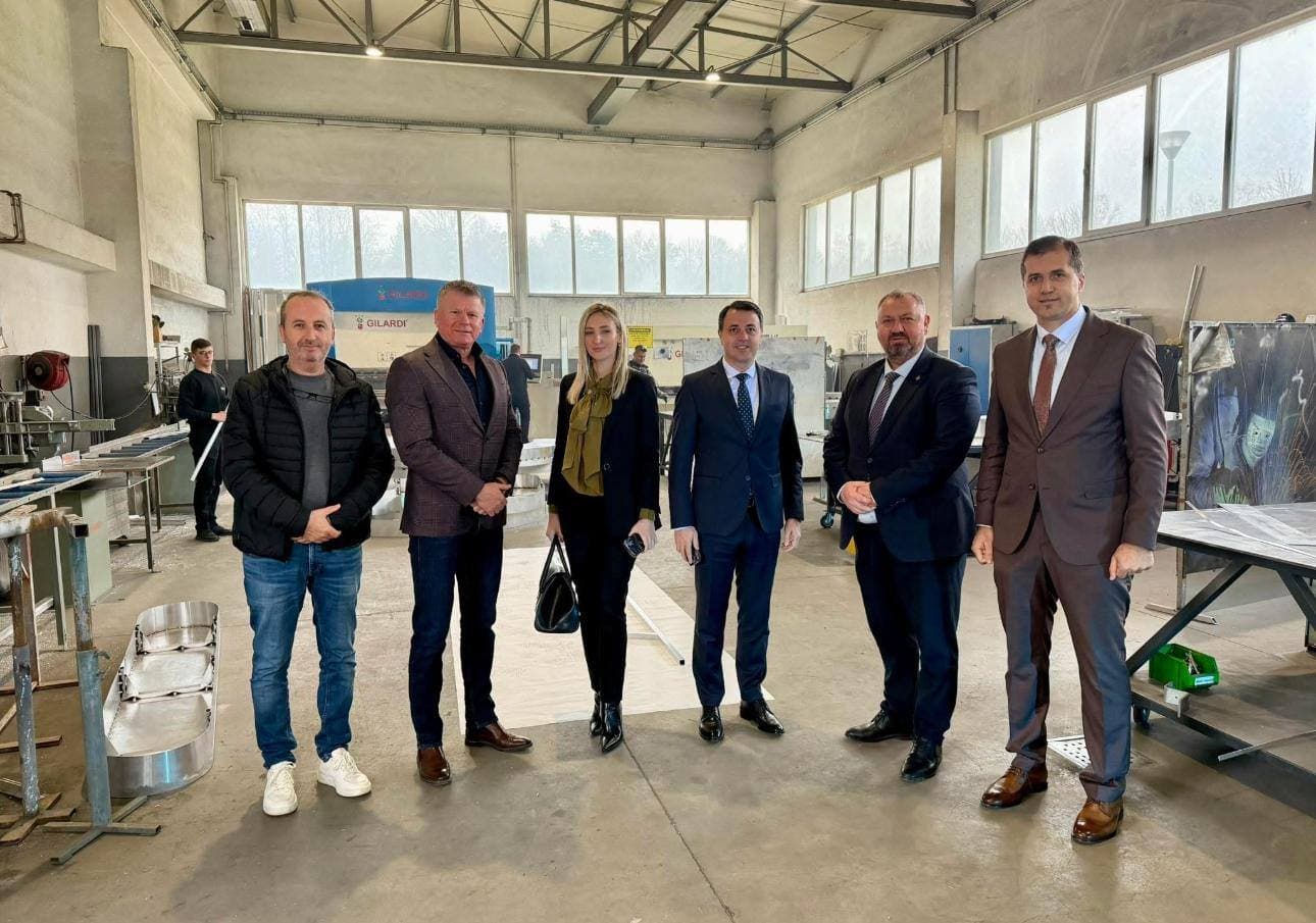 Ministar Šibonjić u posjeti kompaniji Luxled u Visokom