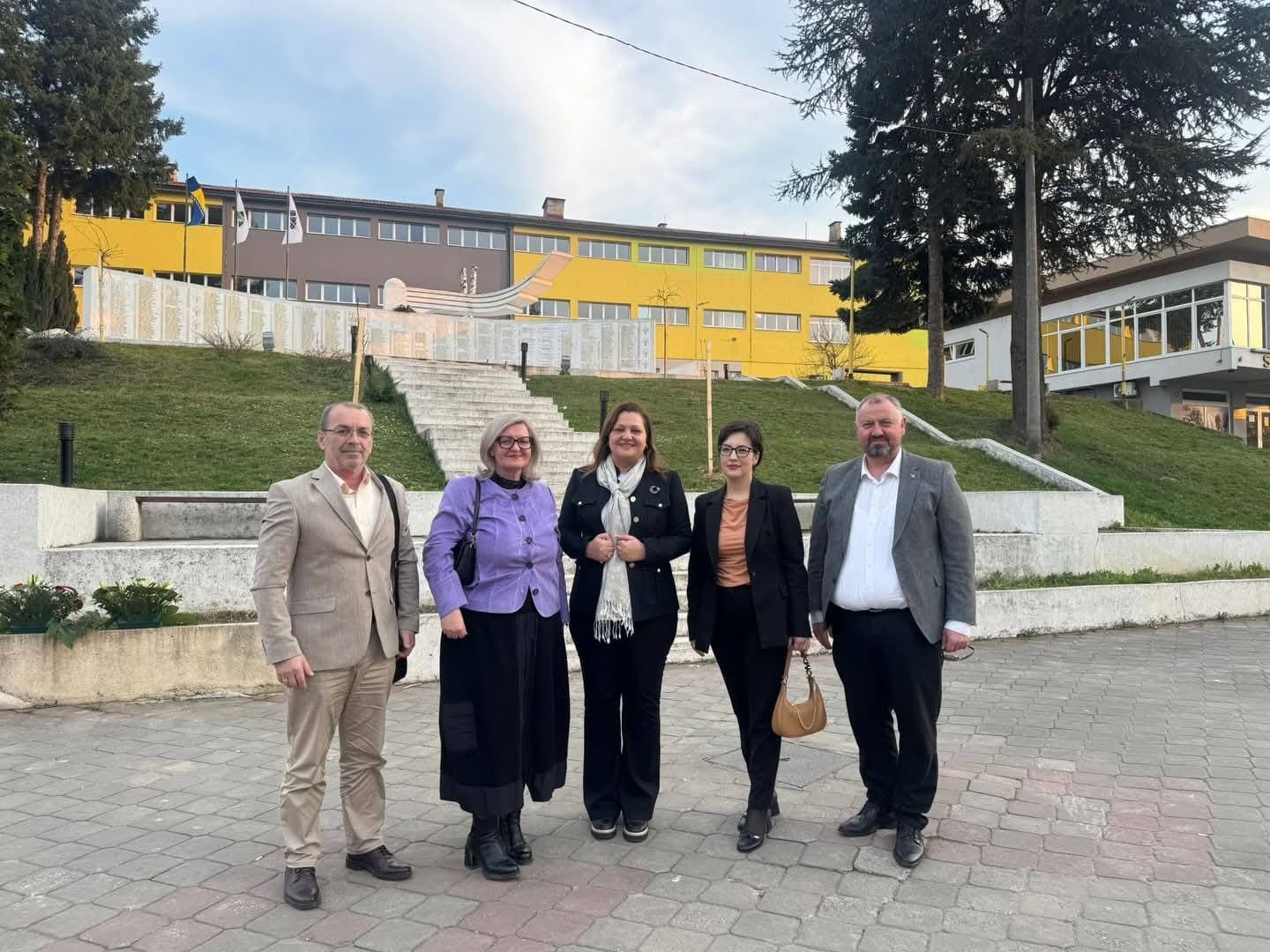 Ministar Šibonjić i gradonačelnica Afyonkarahisara u posjeti spomen-obilježju šehidima u Zavidovićima