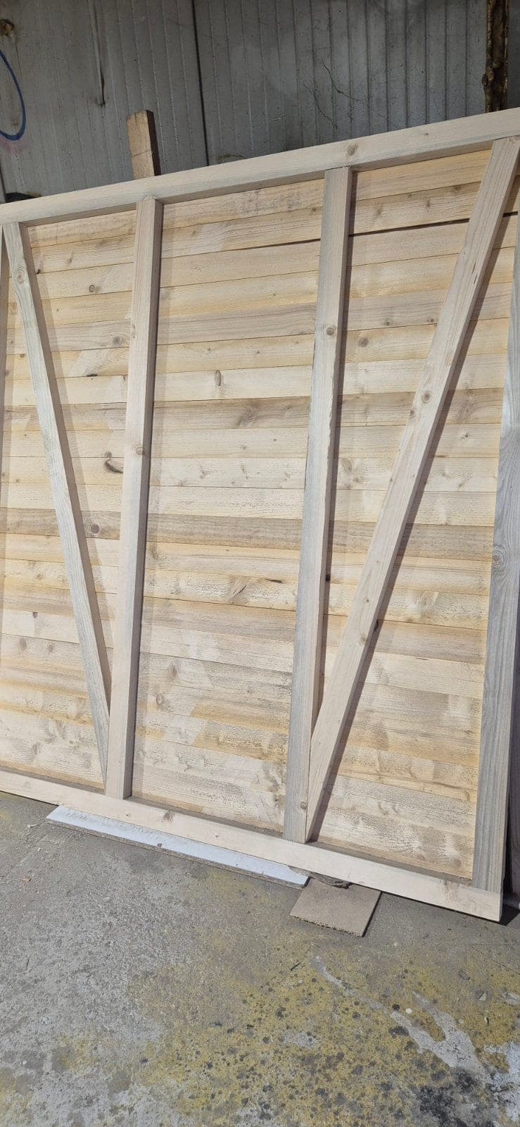 MZ Centar Visoko postavila 7 drvenih kućica za domaće slastice u pješačkoj zoni