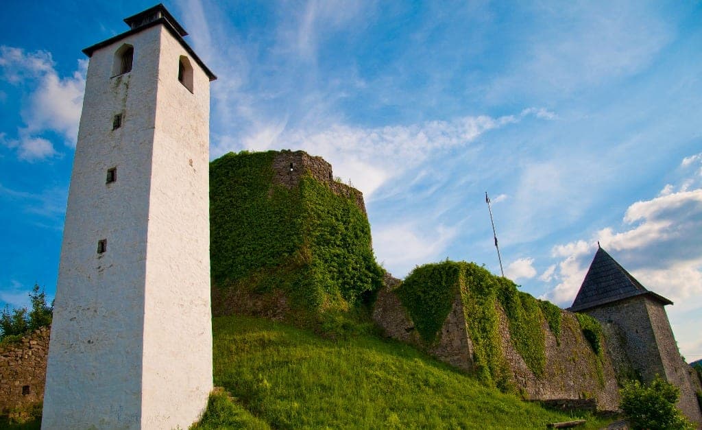 Općina Maglaj rekonstruisala ljetnu pozornicu na tvrđavi Stara gradina